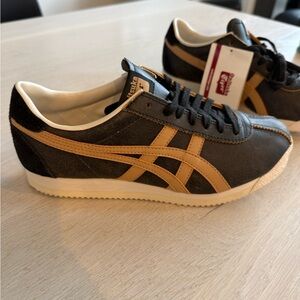 Onitsuka Tiger by Asics Black and Tan Sneakers EU 40, mens 7, (women’s prob 8.5)